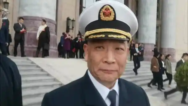 海军政委:拭目以待】    全国人大代表,海军政委袁华智11日向香港