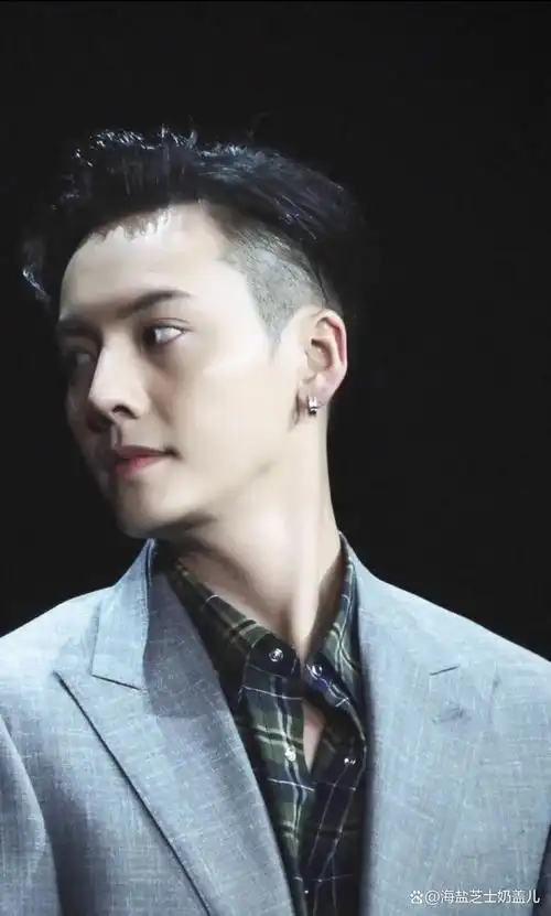 "颜值不够刘海来凑",这几位男星告诉你,真正帅的人不靠发型