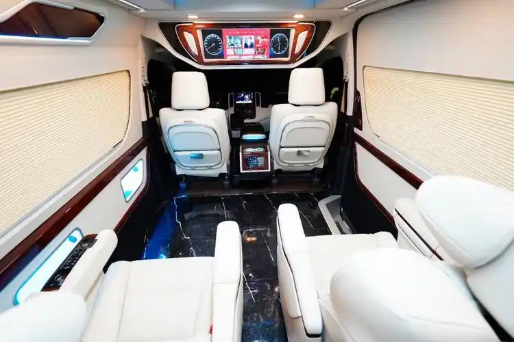 丰田海狮改装座椅内饰升级豪华商务舱_凤凰网汽车_凤凰网