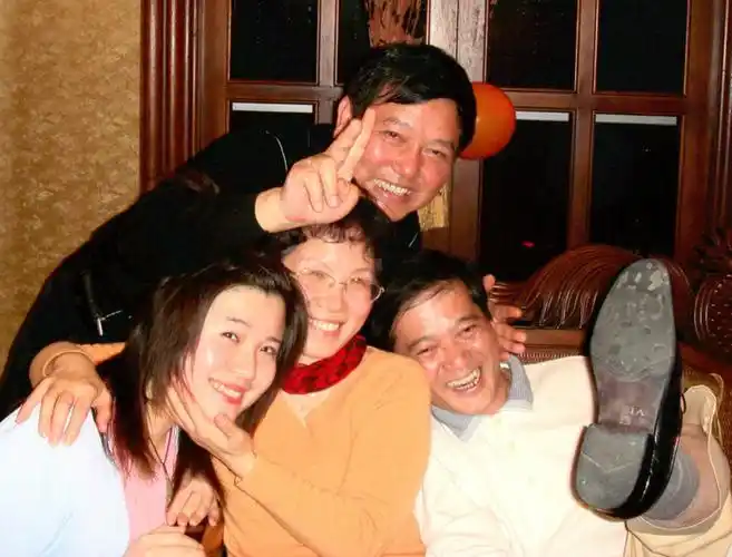 我与朋友久别重逢后第一次合影