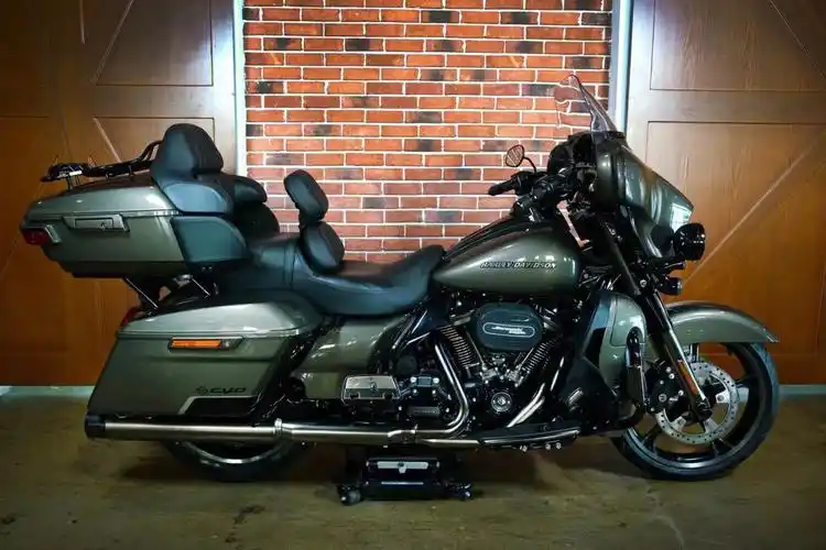 全新哈雷旗舰滑翔cvo高端定制车型美产