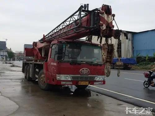 不多见的解放吊车