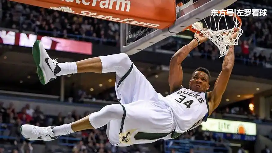 字母哥球衣背影&「nba」字母哥比nba历史上的任何球员都更热衷于扣篮