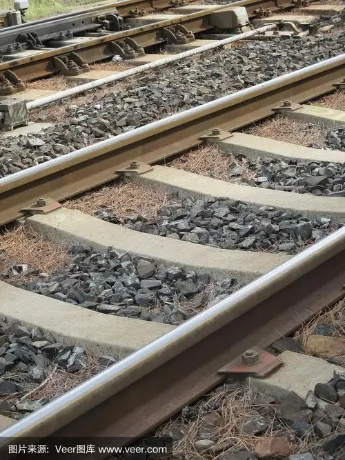 铺设在混凝土枕木上的铁路