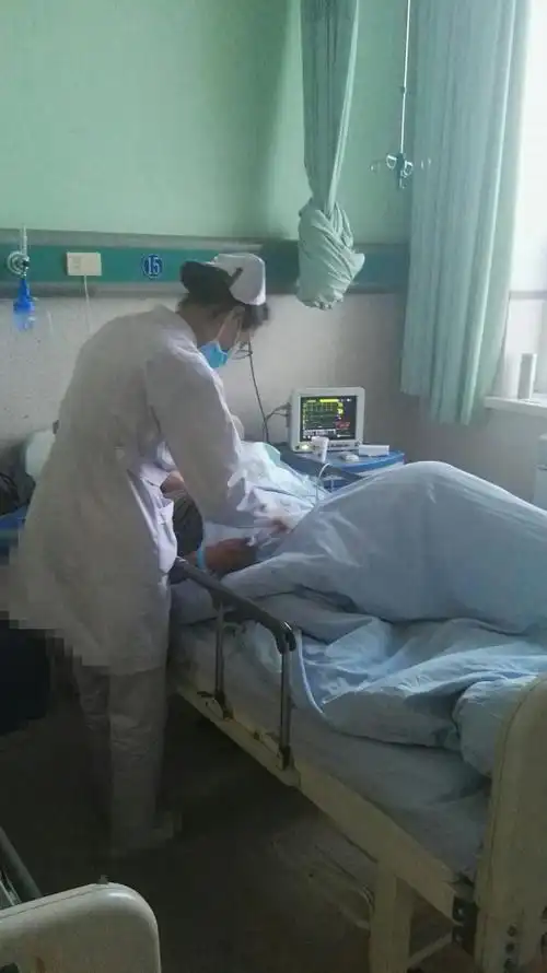 第二日这名只有33岁的患者苏醒,转回病房.