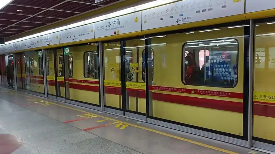 经典的大西纪念专辑 广州地铁1号线a1型列车 1x27-28 农讲所出站