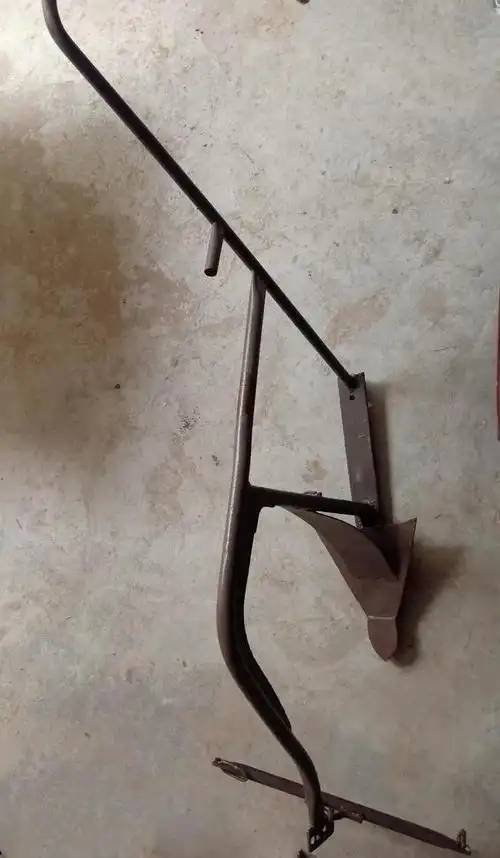 老式电话,很有年头了二十五,锥子 用来纳鞋底或者纳鞋用的工具二十四