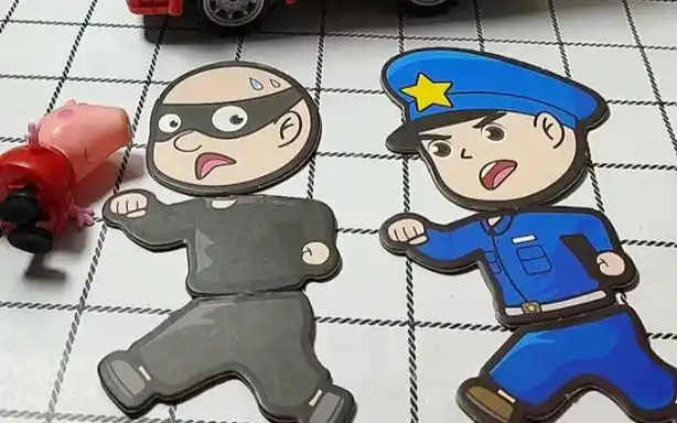 警察抓小偷!
