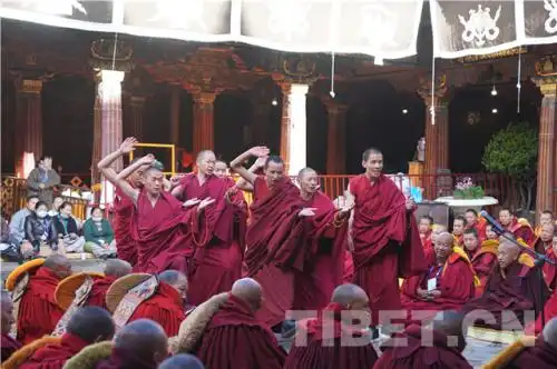西藏9名高僧获藏传佛教格鲁派最高学位最年轻的仅34岁