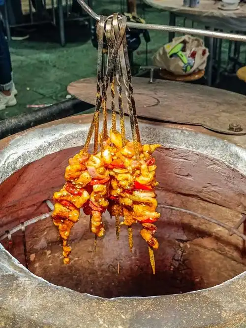 武汉烧烤吃来吃去还是这家瓦缸烤的坠特别