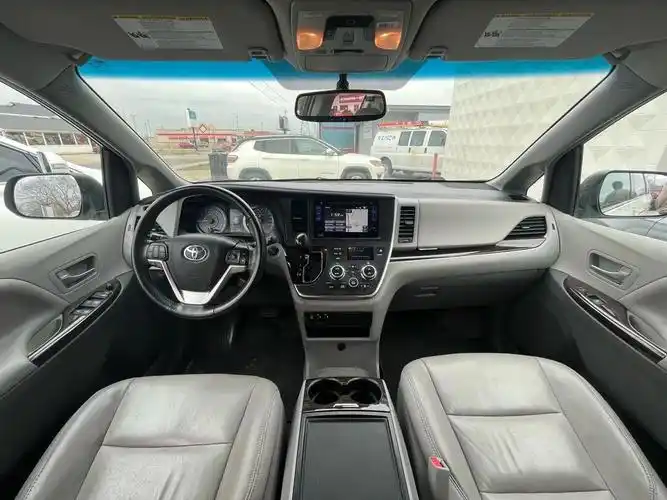 07【il现车】2017 toyota sienna xle ,里程只有56615万_sienna