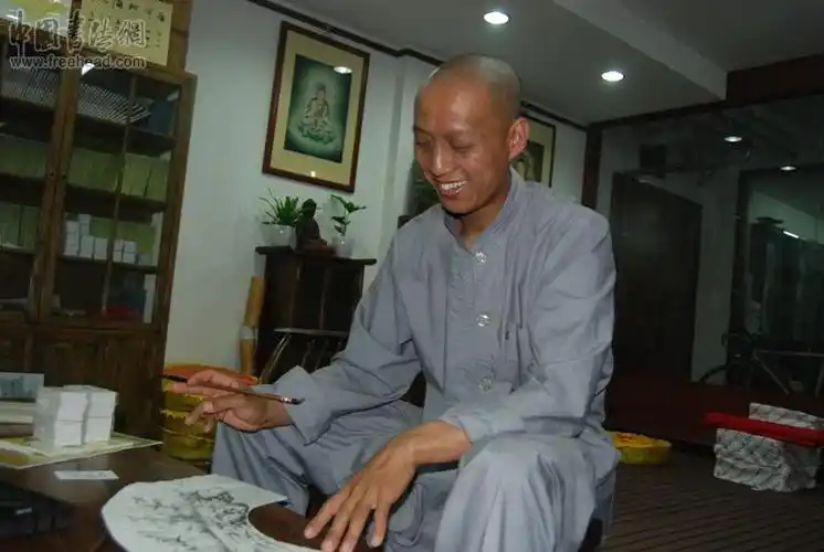 p>郑玉阗,法名慧觉,1966年3月出于河北省涞水县野三坡,自习绘画,师法