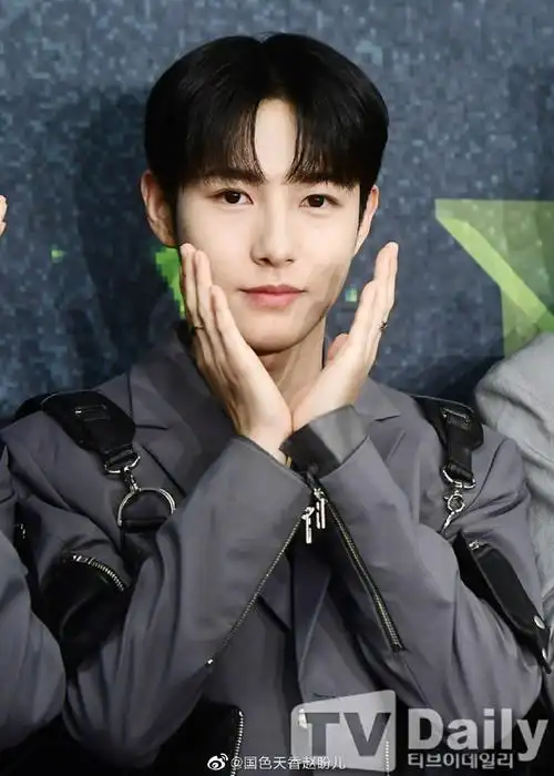 黄仁俊新闻图#黄仁俊nctdream演唱会记者会新闻图生图状态好能打!