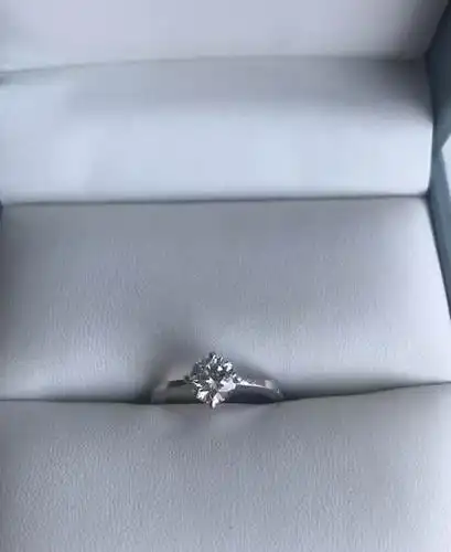 谢瑞麟tsl经典四爪钻戒1.05克拉钻石戒指