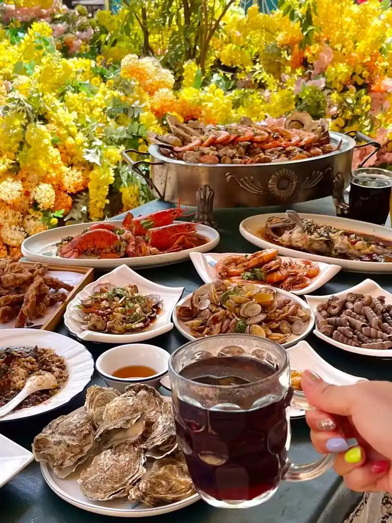 本地朋友带我来的 真的没出错!#海鲜美食诱惑你 #吃海鲜我们 - 抖音