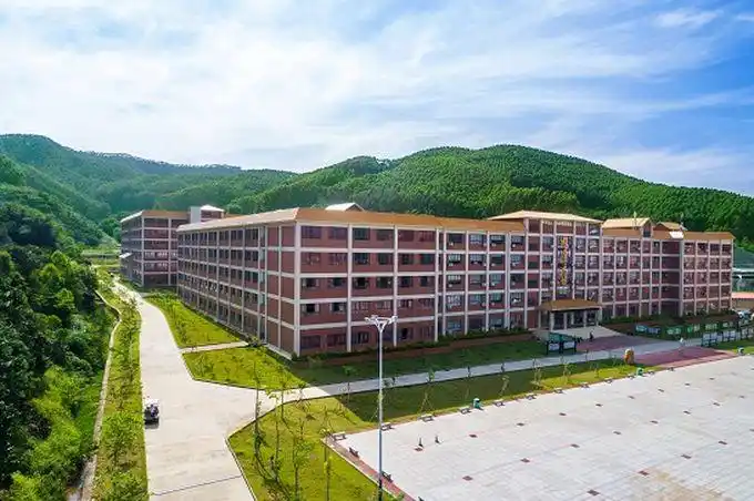广州珠江职业技术学院中职部-教学楼_ok