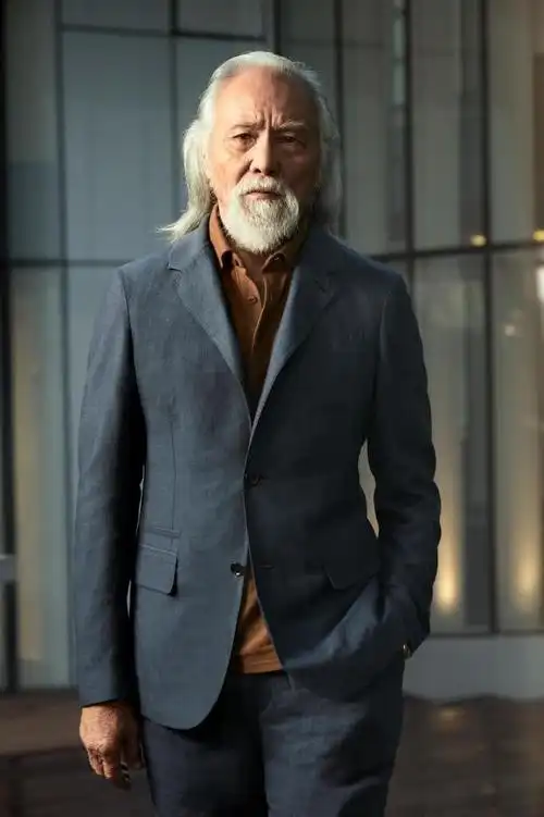 如今的王德顺已经80多岁了,但是他也有一个外号,那就是"中国最帅老头"