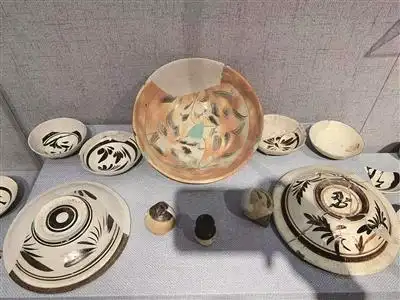 扒村窑忍字纹瓷器