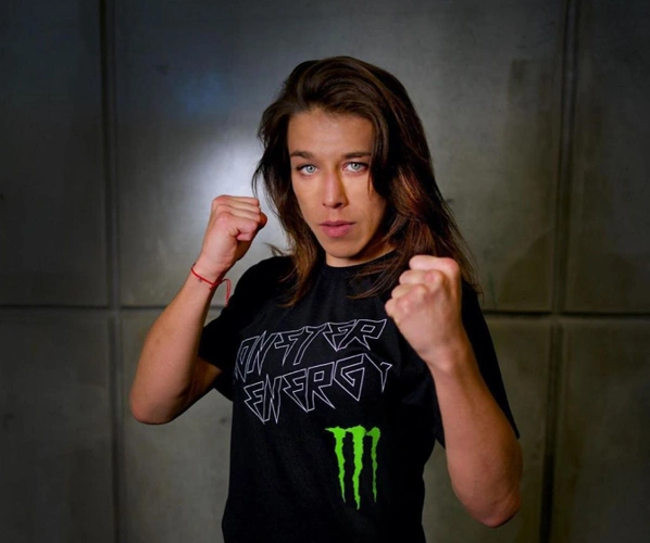 这位ufc选手名叫科温顿,是ufc次中量级的一个高手.