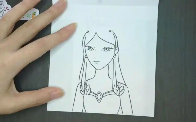 颜爵送冰公主3顶王冠她戴哪个好看呢叶罗丽简笔画全民求知季