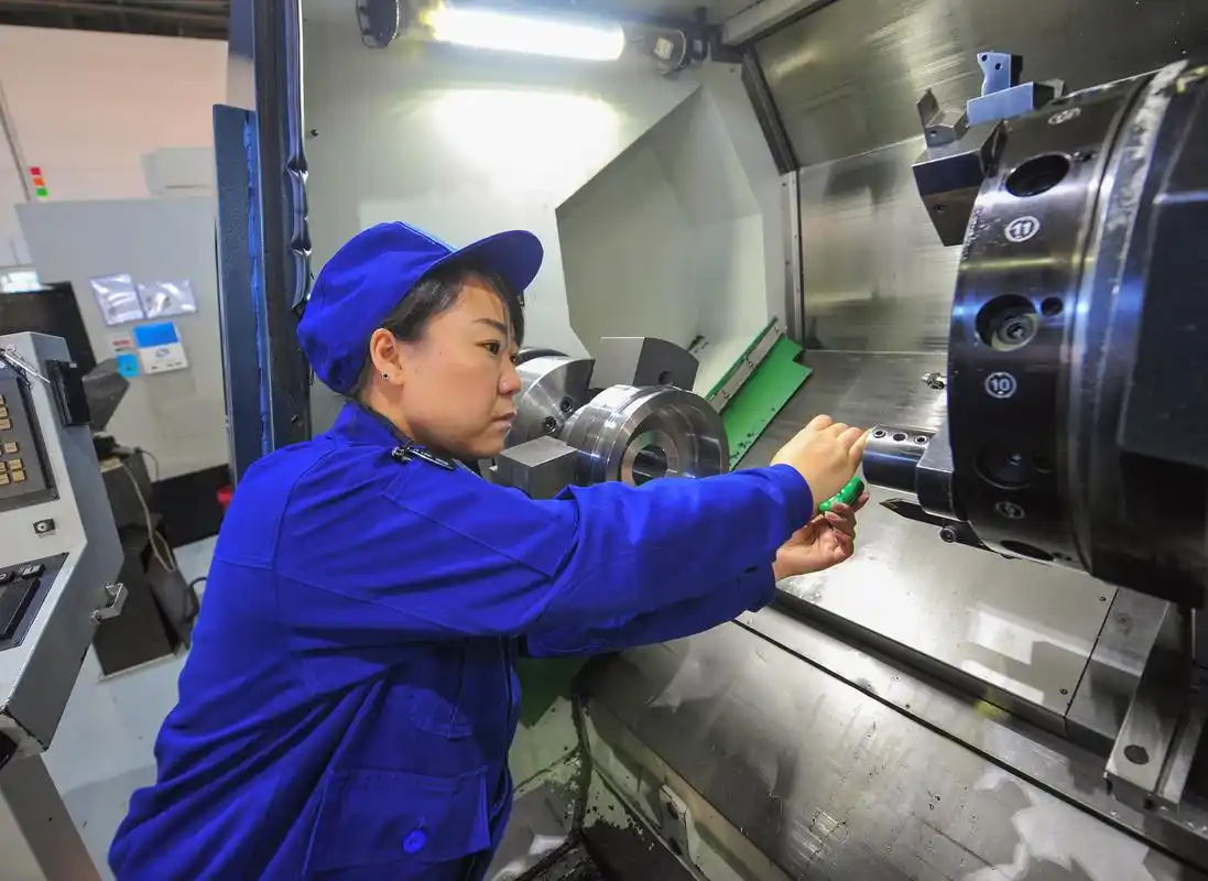 "80后"女车工赵晶:奋斗的青春最美丽(2)