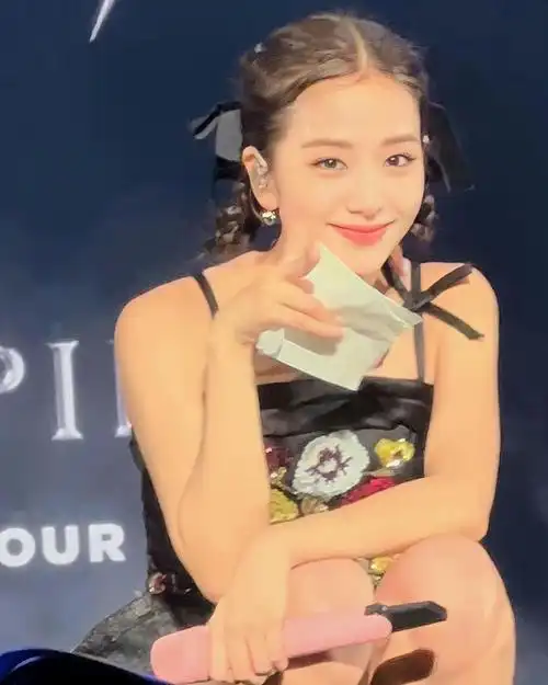 jisoo金智秀 爱看双马尾|金智秀|双马尾_新浪新闻