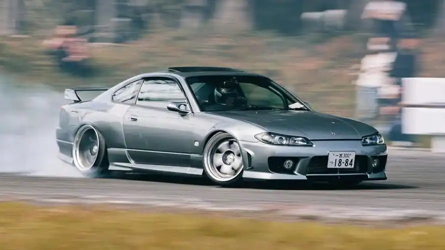 赛道中疾走!实拍日产silvia s15漂移