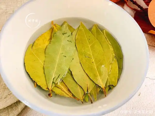 如何才能使香叶的香味完全挥发?很多人都不懂,难怪放多少都不香