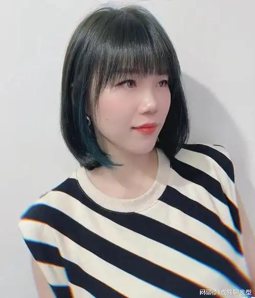 女人到了四五十岁这6种时尚减龄的短发让你远离阿姨发型