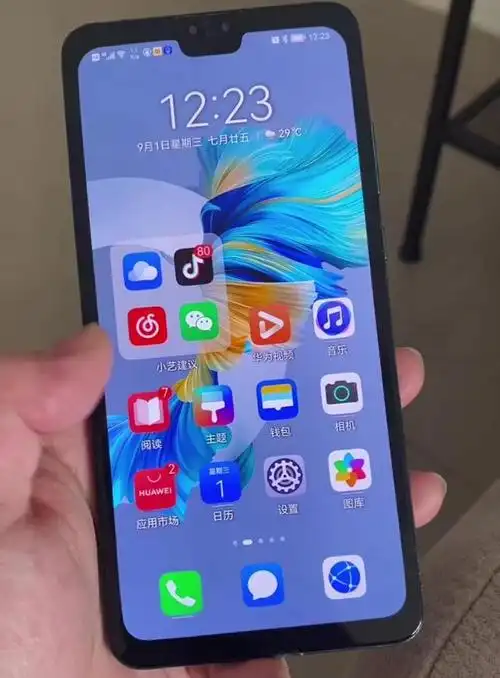 90元更换华为mate30外屏,拿到后感觉手机被"调包"了
