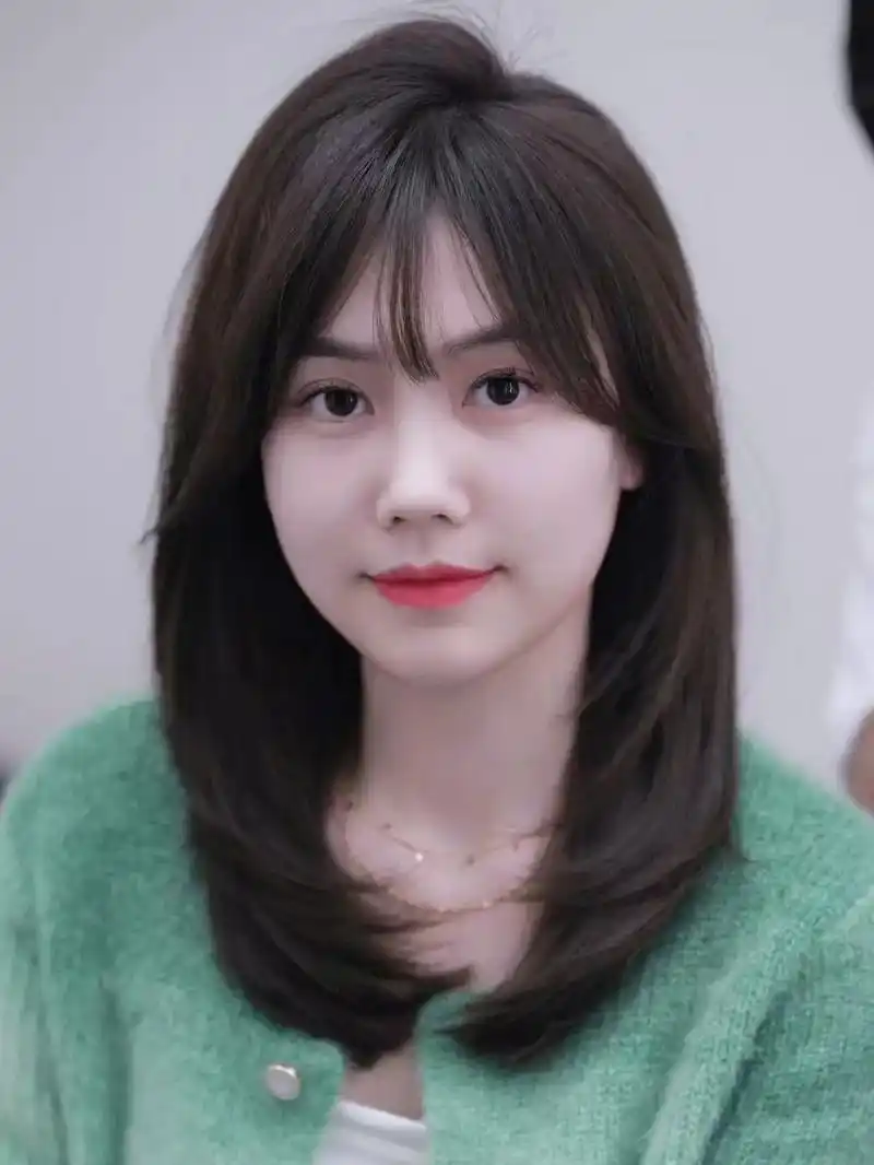 圆脸/大脸层次感锁骨短发 搭配 黑茶色