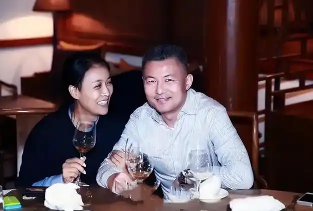 当我听说他跟别的女人有一个孩子的时候,你知道我有多崩溃吗?