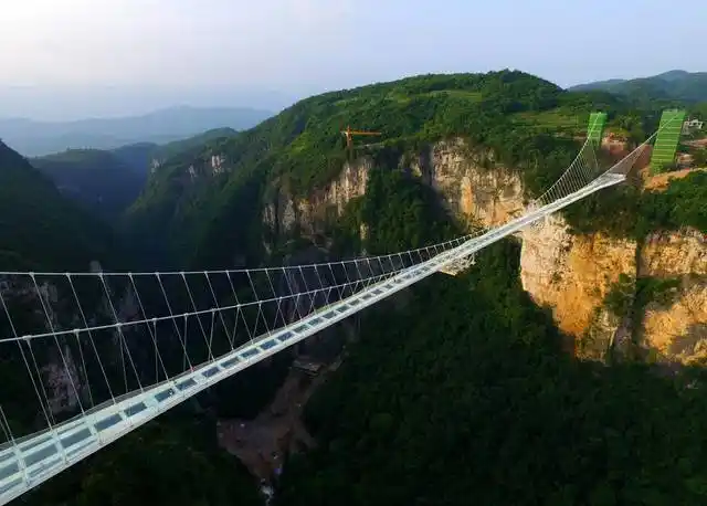 张家界大峡谷玻璃桥,漫步在"云端之上"