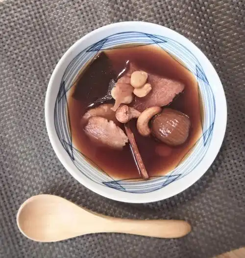 夏天汤水 [土茯苓粉葛赤小豆素汤]