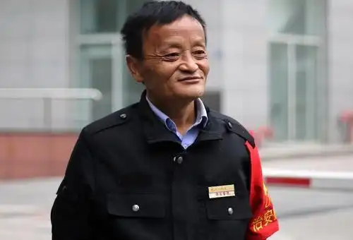 门卫撞脸马云 演电影上综艺走红网络