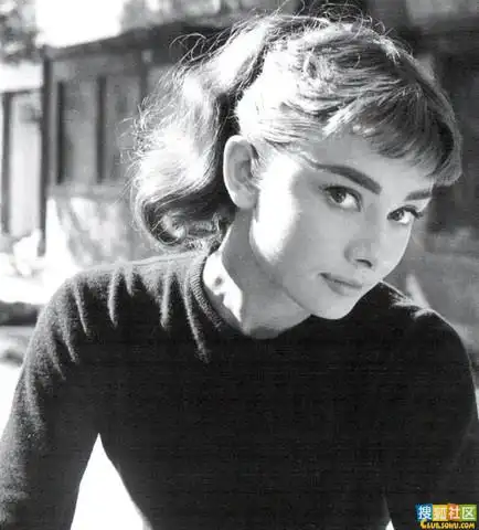 赫本罕见婚纱照曝光揭秘传奇女神三段情史