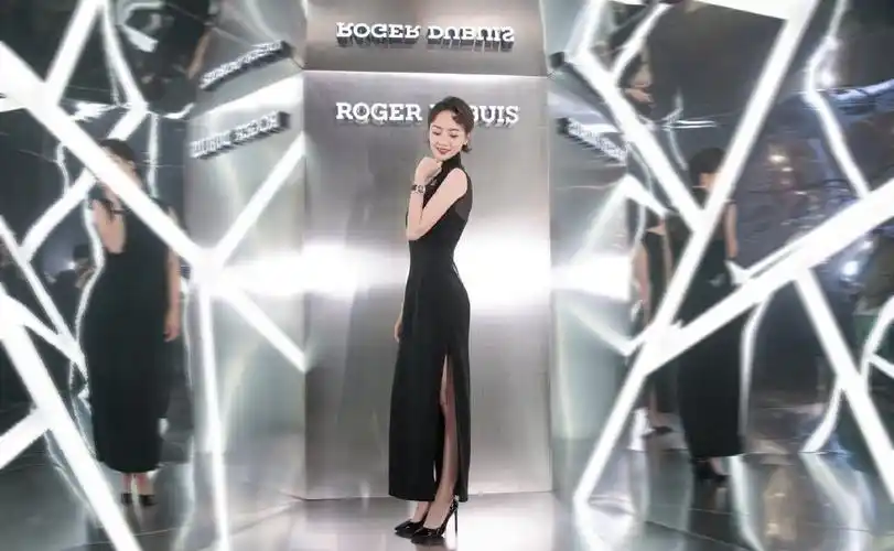 孙铱品牌活动照性感图片,分享一组孙铱图片给大家,图中的明星图片壁纸