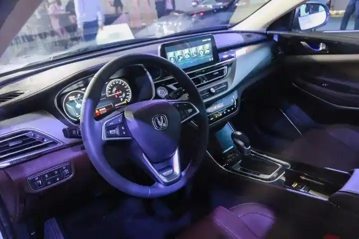 中控屏幕:7.2度,向生命致敬