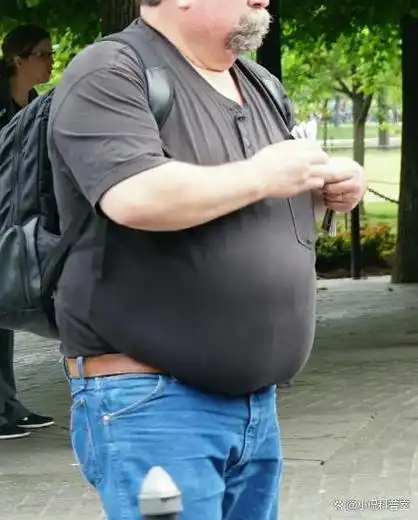 名叫雷妮,威廉姆斯,她来自于美国的得克萨斯州,曾获得过世界上最胖的