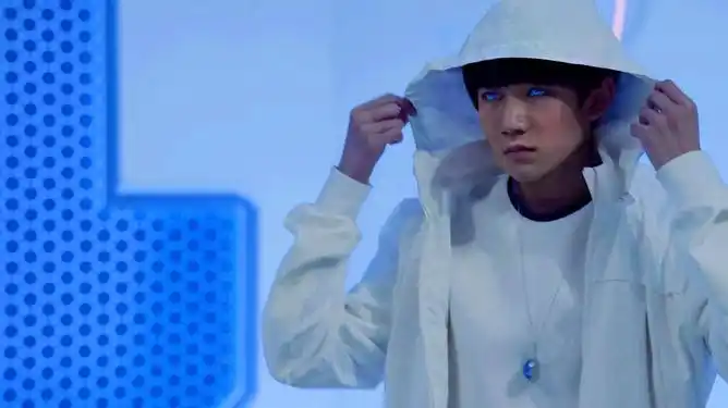 超少年密码机器人突然苏醒电晕工作人员这下惨了