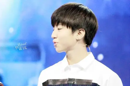 tfboys中国文艺录制王俊凯嘟嘴卖萌露虎牙高清大图