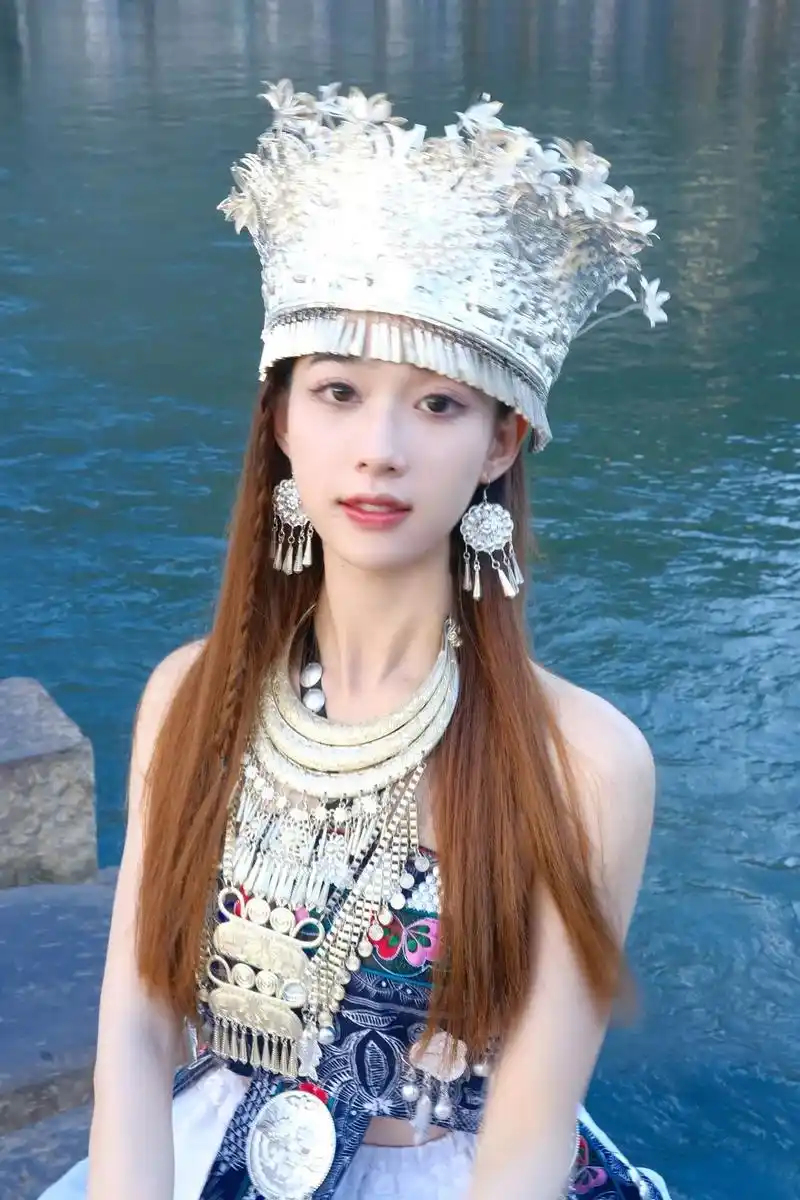 来看茂茂口中的长安了.#凤凰古城 #苗疆女子 #湘西美景   - 抖音