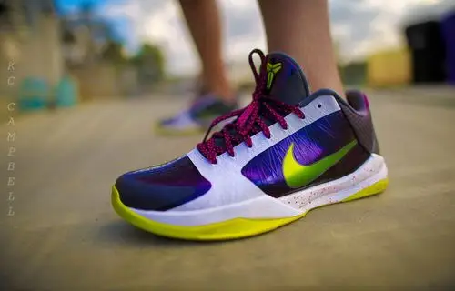 科比5代复刻实战运动低帮文化篮球鞋电紫小丑绿酒红