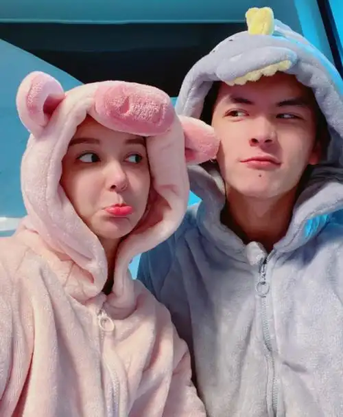 李雨桐晒与男友合照,二人相拥好浪漫,离开薛之谦后太幸福