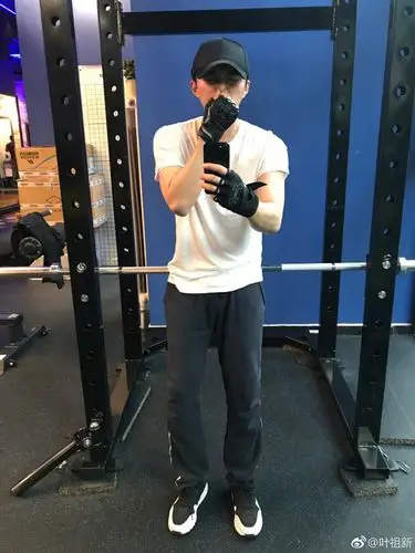 叶祖新:其实保持身材秘诀很简单,管住嘴迈开腿.