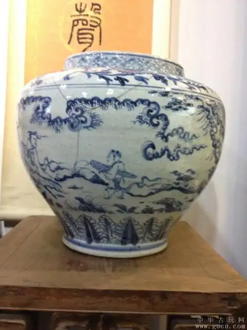 明代空白期青花人物大罐