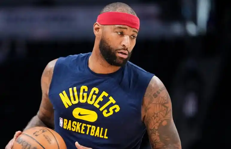 首次代表掘金出战季后赛,德马库斯-考辛斯交出了7分2板2助攻的表现.