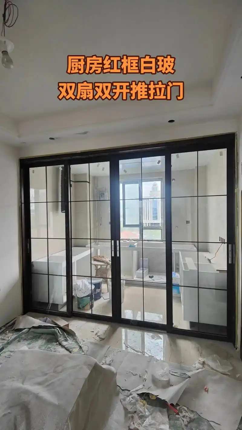 客户家玻璃门搭配方案二.客户家实际安装案例,厨房红框白玻,卫 - 抖音