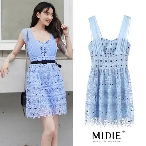 天蓝色蕾丝连衣裙