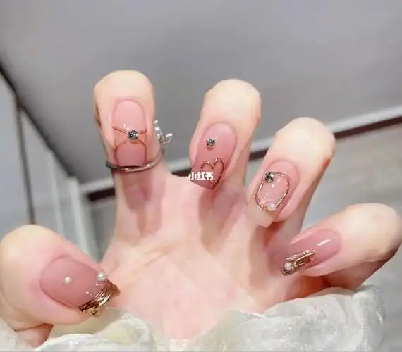 显白神仙配色温柔大方简约式美甲